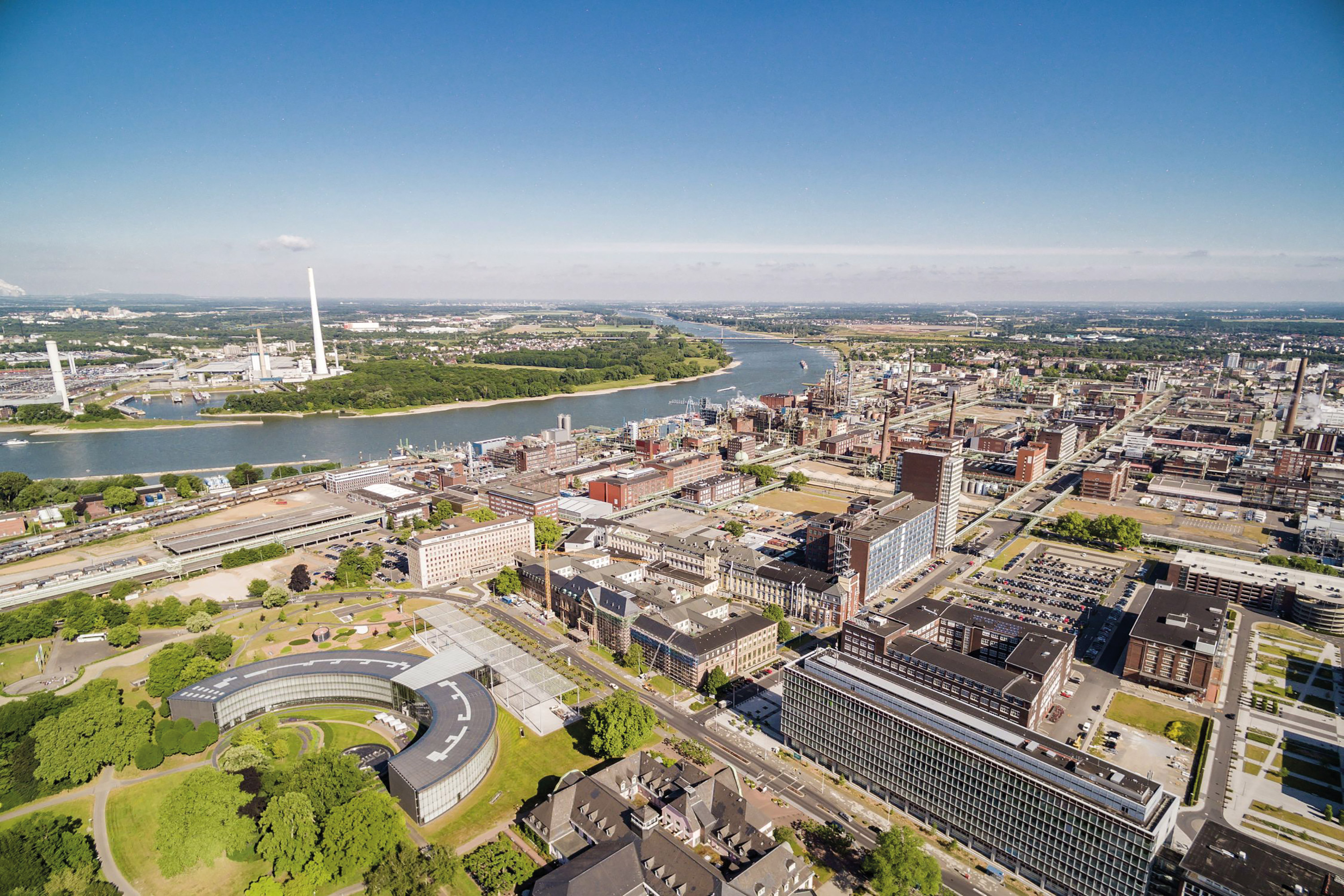 Titelbild - Titelstory - 10 Jahre Chemiepark
